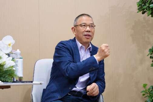 农夫山泉创始人钟睒睒接受采访。受访者供图