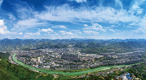 赤水河畔的绿色发展景象。茅台集团供图