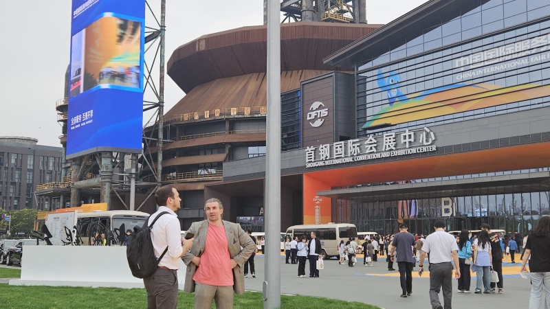 2025年服贸会在北京首钢园开幕。人民网记者 王震摄