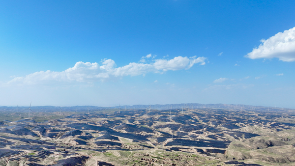 宁夏中卫300万千瓦光伏基地EPC总承包项目。受访者供图