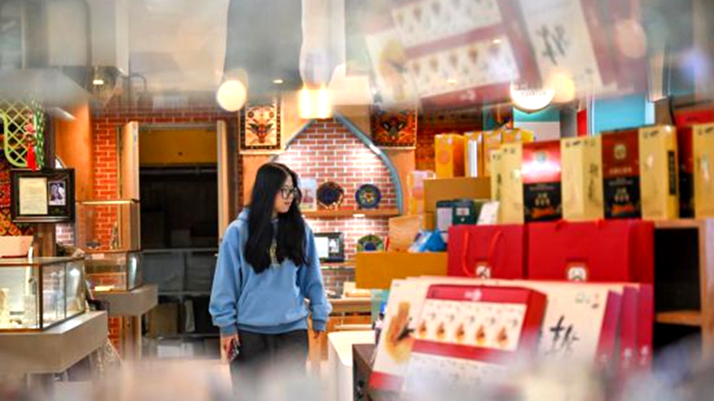 上海:进博集市迎客来