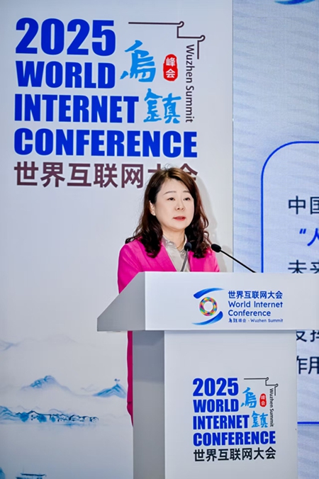 中国互联网发展基金会秘书长刘红岩发布“以互联网公益高质量发展服务网络强国建设”调研成果。