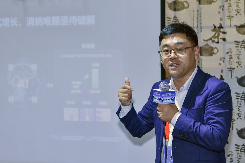 科大讯飞副总裁、羚羊公司总裁徐甲甲。人民网记者 任峰涛摄