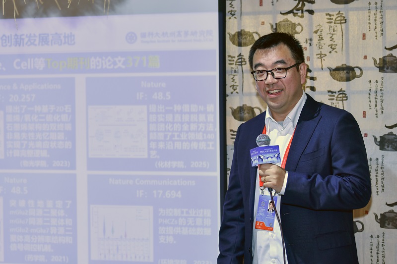 国科大杭州高等研究院智能学院执行院长郑宇化。人民网记者 任峰涛摄