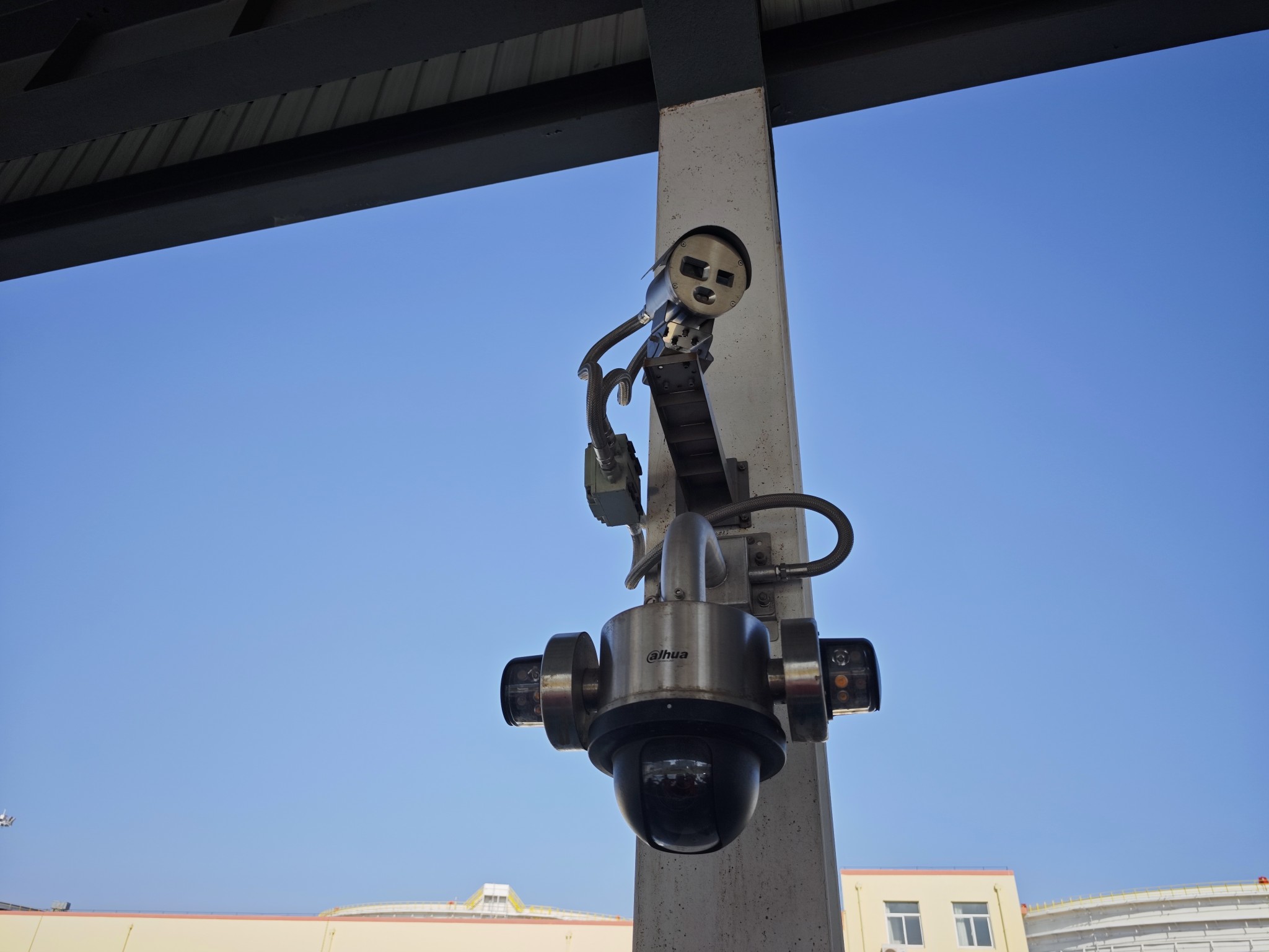 智能巡检摄像头。人民网记者 王天乐摄