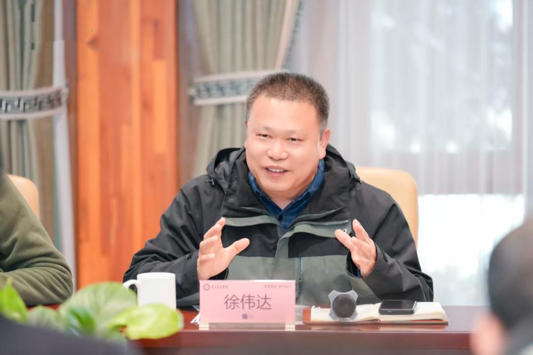 德华兔宝宝装饰新材股份有限公司副总经理徐伟达。受访方供图