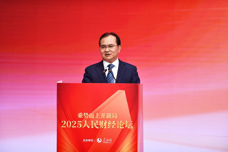 国家统计局党组成员、副局长盛来运在“2025人民财经论坛”上作主旨发言。人民网记者任峰涛 摄