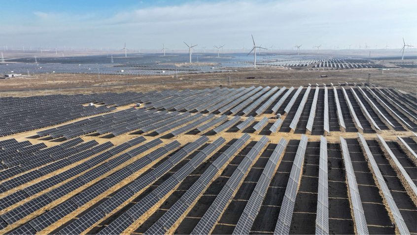 宁夏灵武400万千瓦采煤沉陷区复合光伏基地。受访者供图