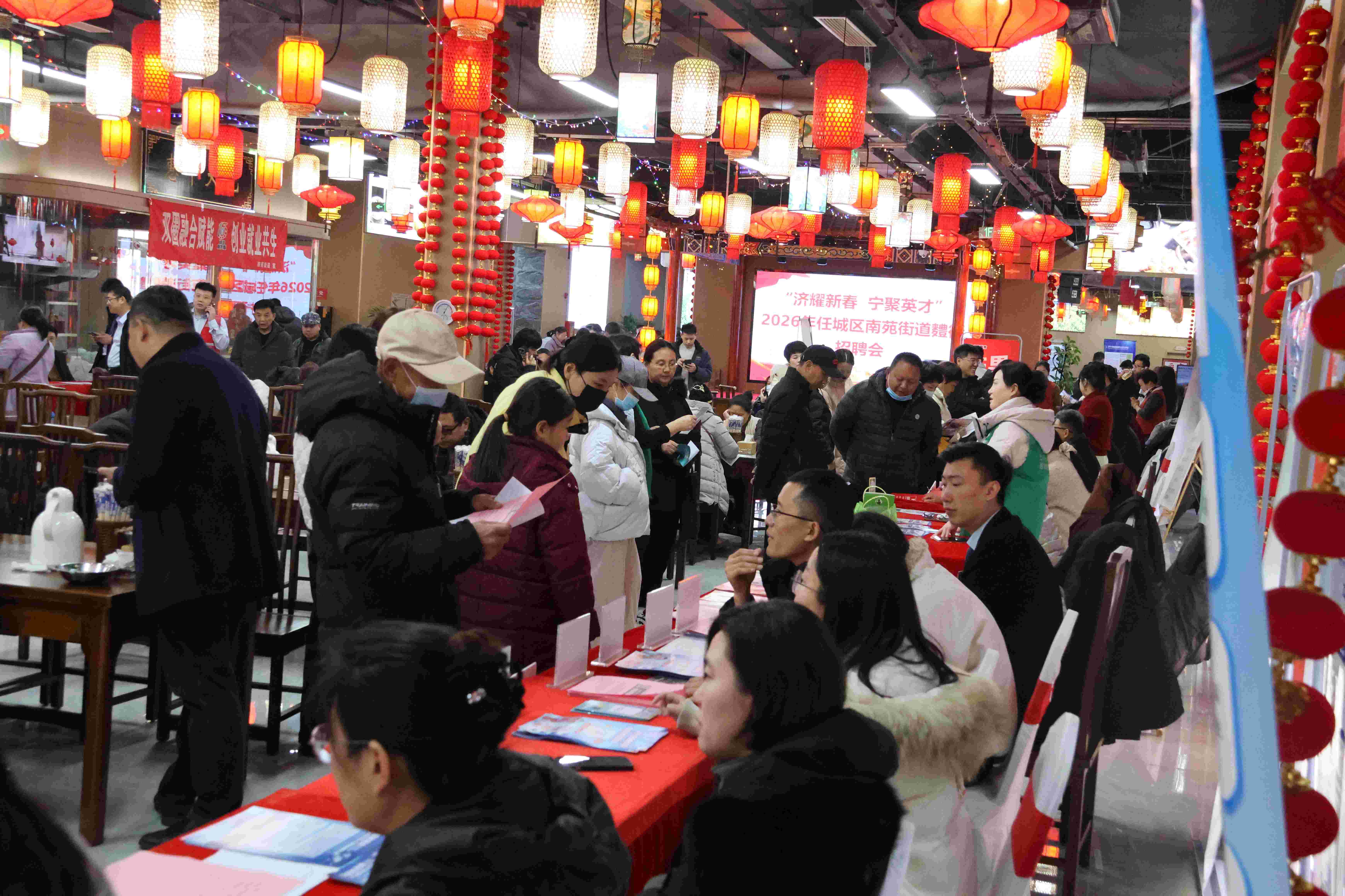 招聘会现场。张程顺摄