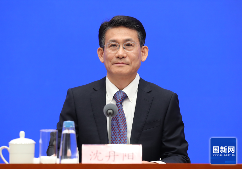 《政府工作报告》起草组负责人、国务院研究室主任沈丹阳（徐想 摄）