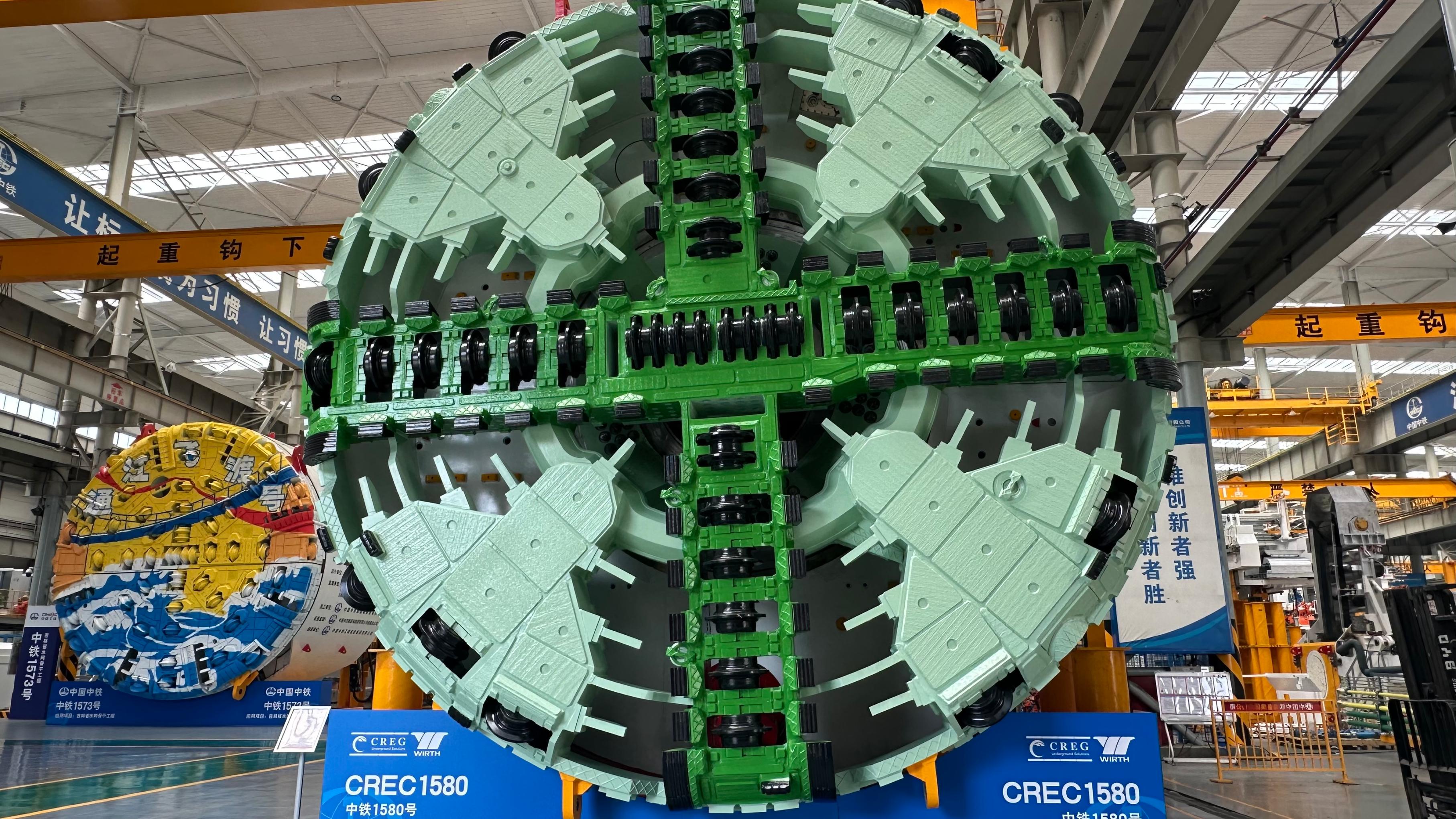 中铁集团盾构机展示。人民网记者 王绍绍摄