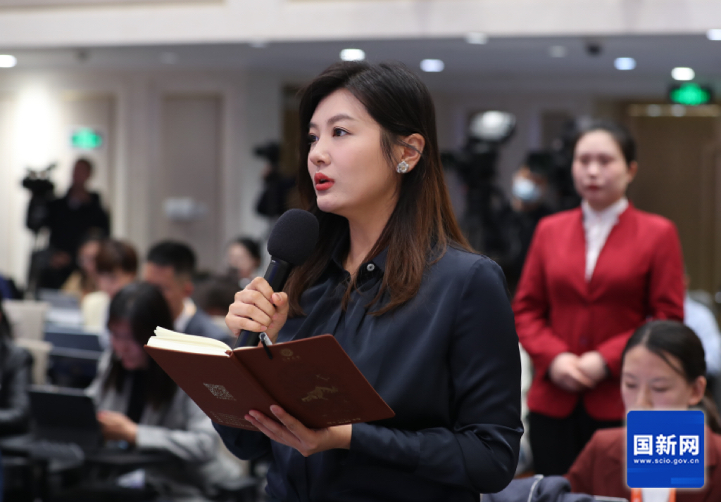 人民网记者提问。刘健摄