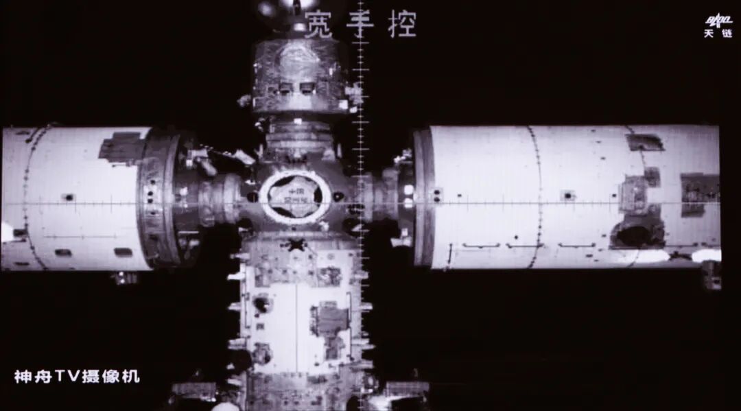 神舟二十三号载人飞船与空间站组合体完成自主快速交会对接。来源：中国载人航天