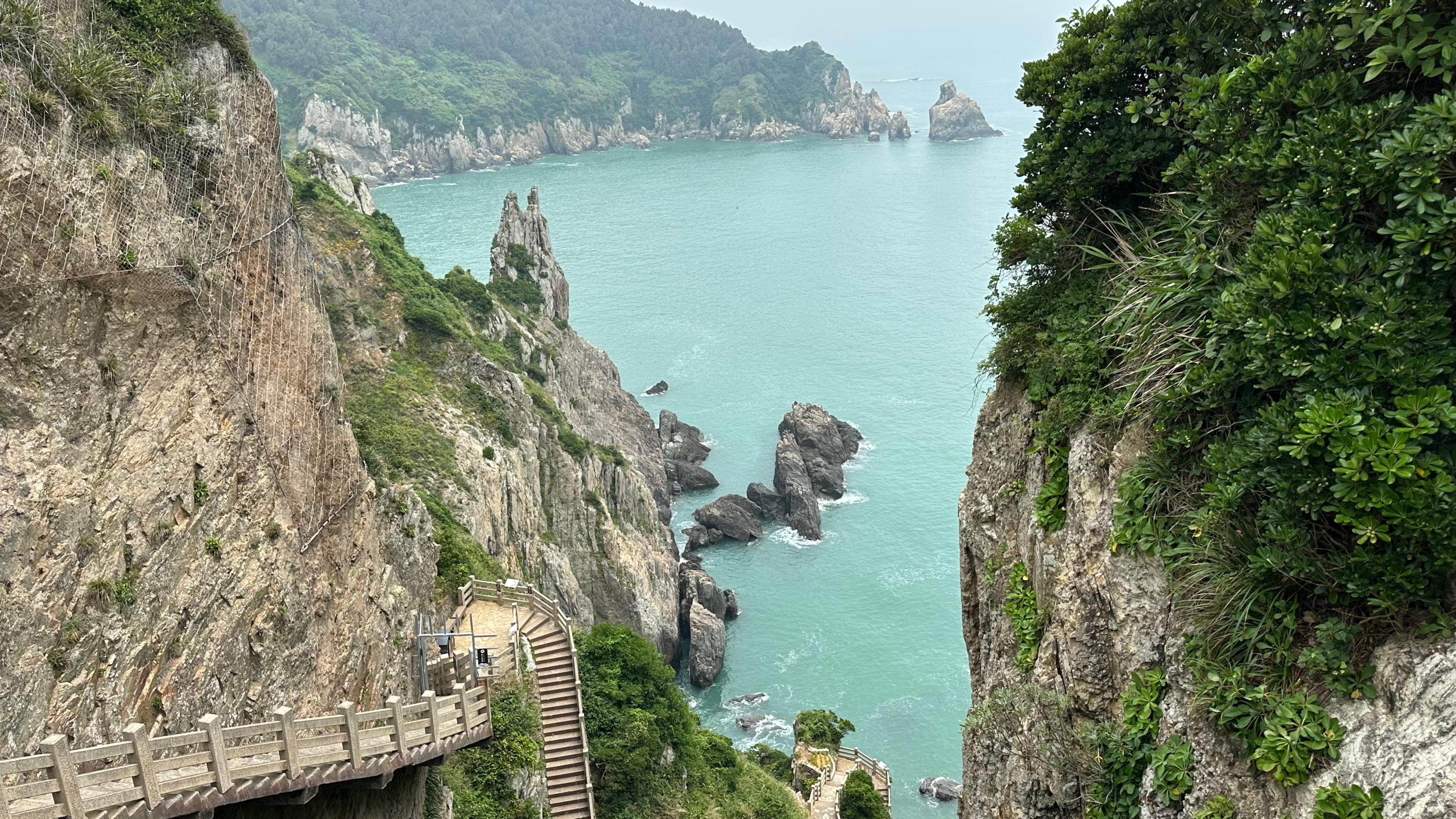 乌沙头悬崖栈道。人民网记者 王绍绍摄
