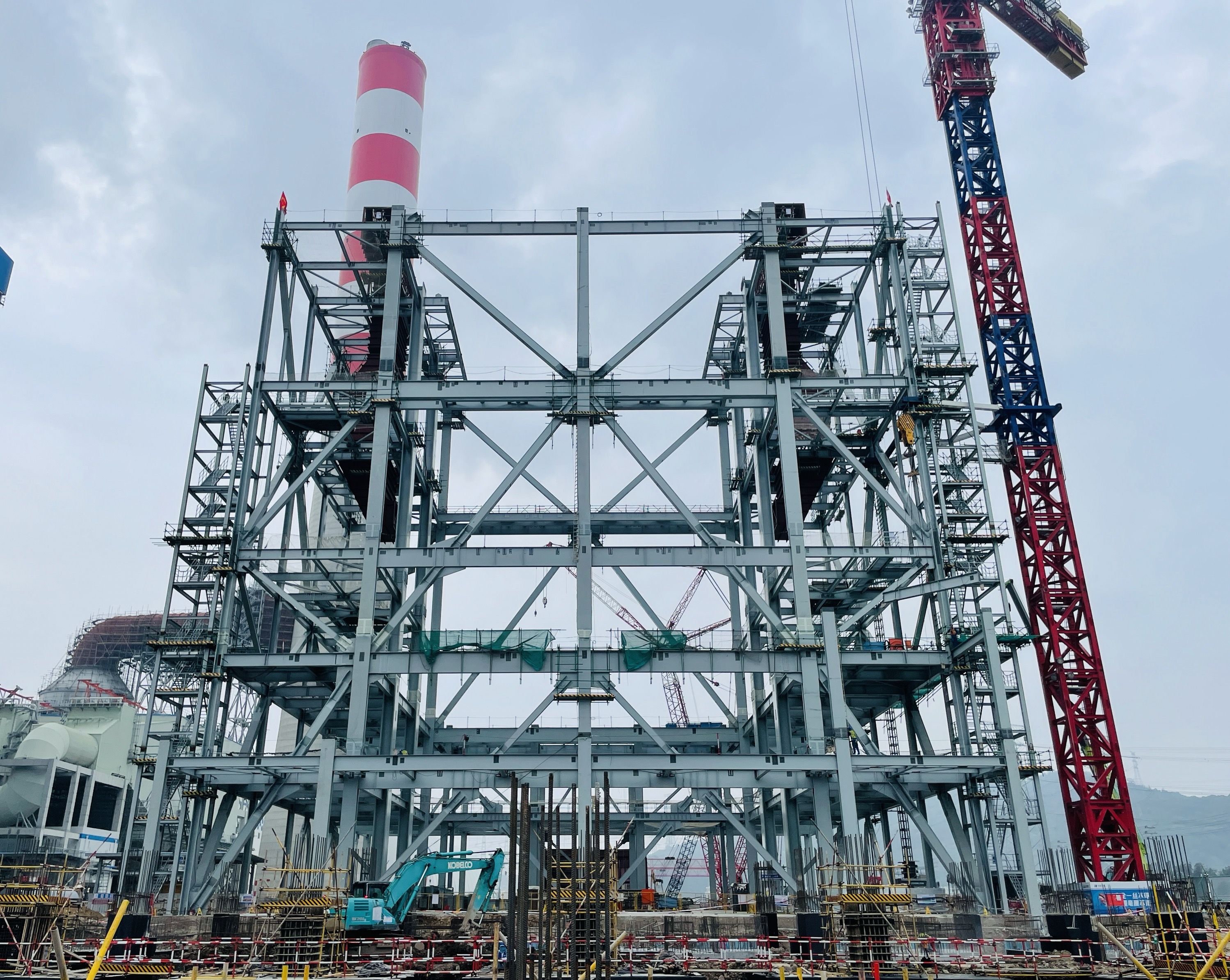 全球首台650℃燃煤发电示范项目——华能玉环电厂四期建设现场。耿涛/摄