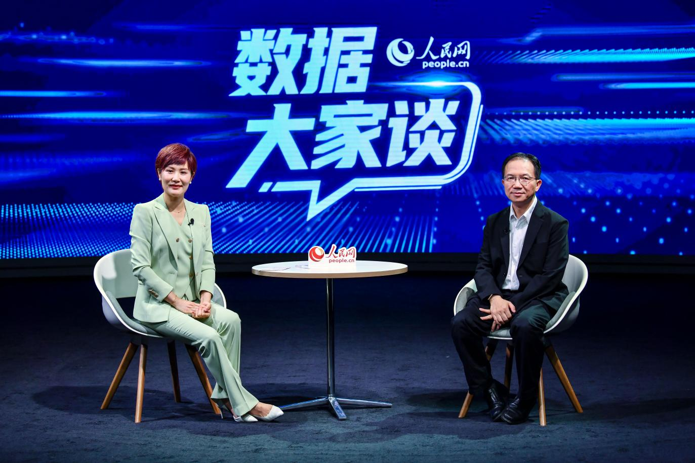国家数据发展研究院院长胡坚波做客“数据大家谈”栏目。人民网记者 任峰涛摄