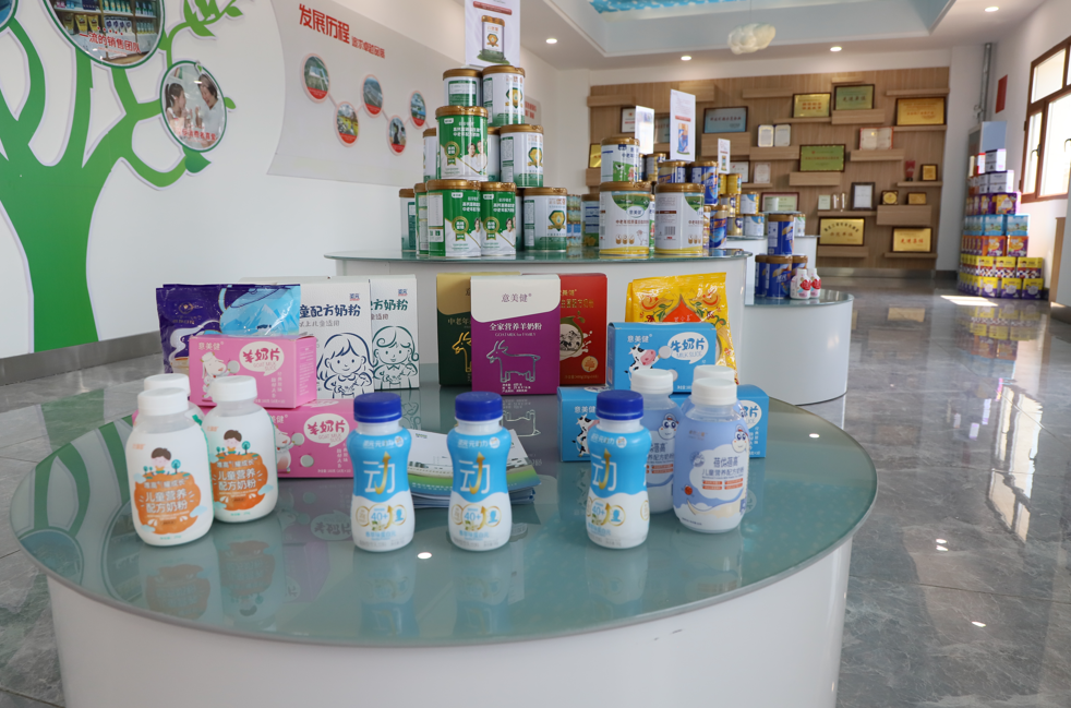 乳制品展示。（谱华威乳业供图）
