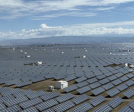 【财经观察】 向阳而立：光伏装机首超煤电 能源版图迎新变