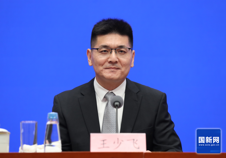 国务院国资委新闻发言人、财务监管与运行评价局局长王少飞在“开局起步‘十五五’”系列主题新闻发布会上发言。来源：国新办网站