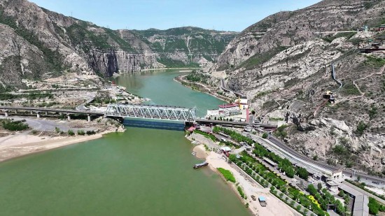 图为黄河山西河津段。新华社记者 王飞航 摄