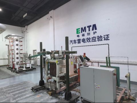 图为雷电效应室。
