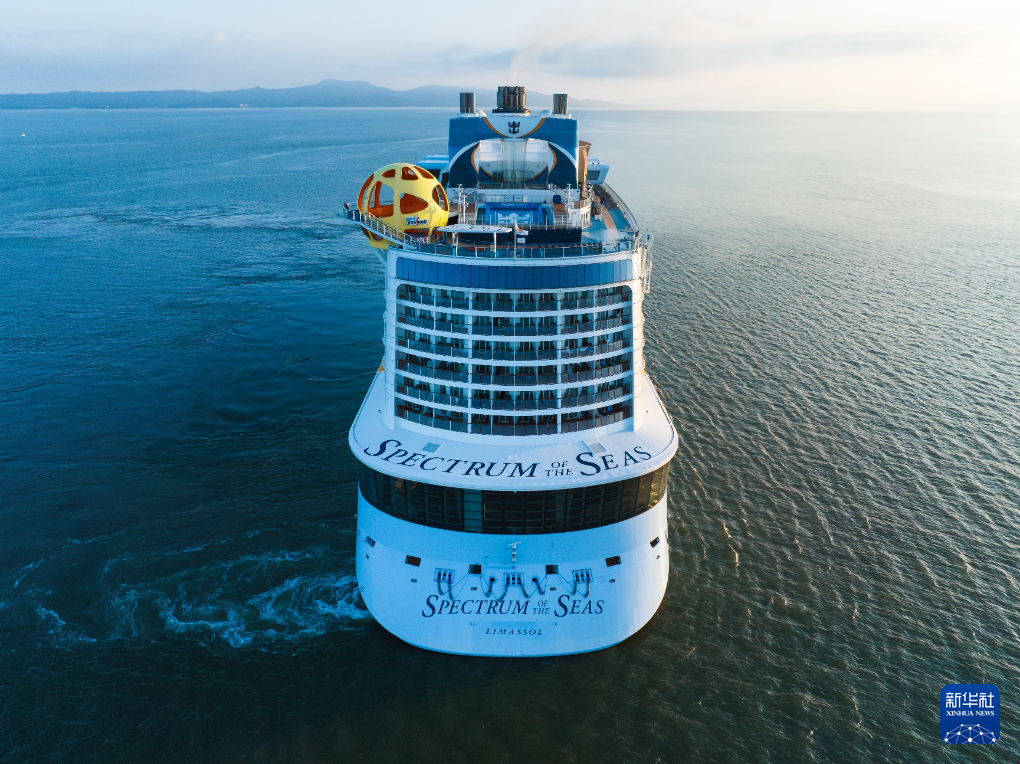 上海母港出发的“海洋光谱号”（皇家加勒比国际游轮公司供图）