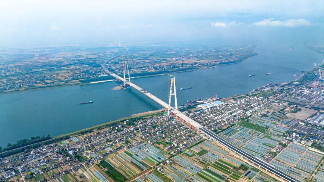 枝江长江大桥施工现场。新华社记者 肖艺九 摄